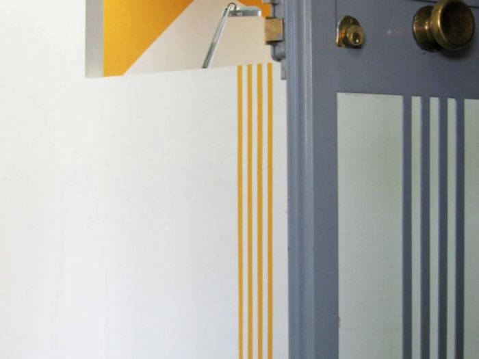 Archisio - Uau - Unarchitettura Unica - Progetto Decorazione con motivo lineare su porta e muro