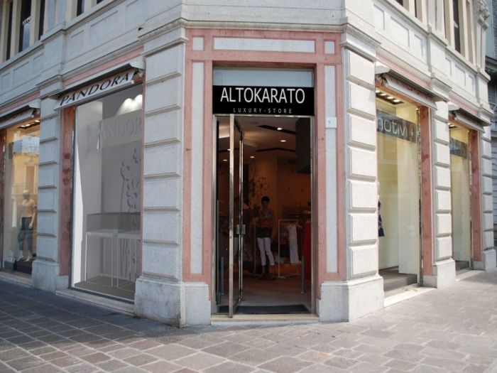 Archisio - Andrea Pontoglio - Progetto Altokarato brescia - luxury store