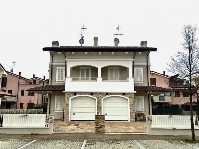 Archisio - Studio Zavaglia Torri Serra Associati - Progetto Villa bifamiliare