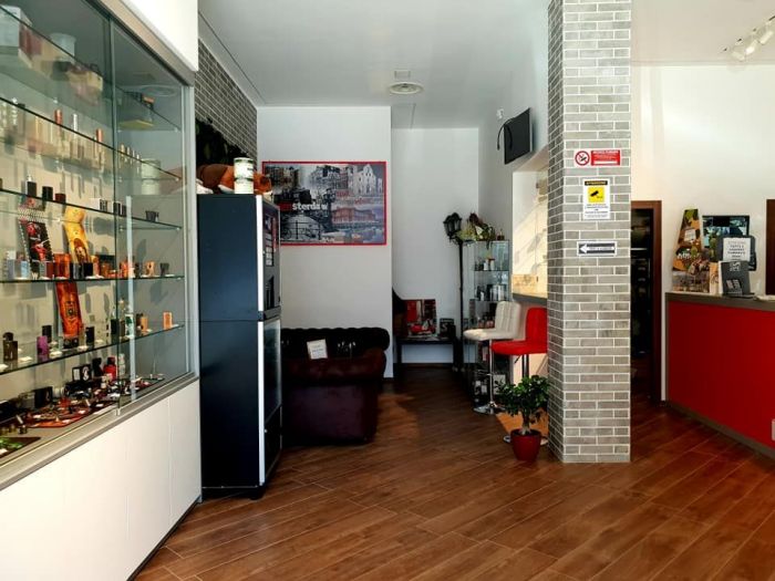 Archisio - Roncone Design Studio - Progetto Fumo bianco rosso - vape lounge