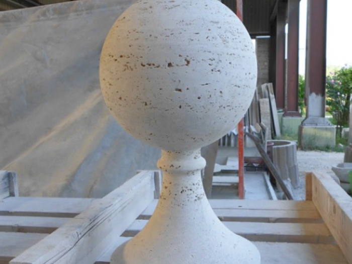 Archisio - Fenucci Marmi - Progetto Colonne e sfere in marmo