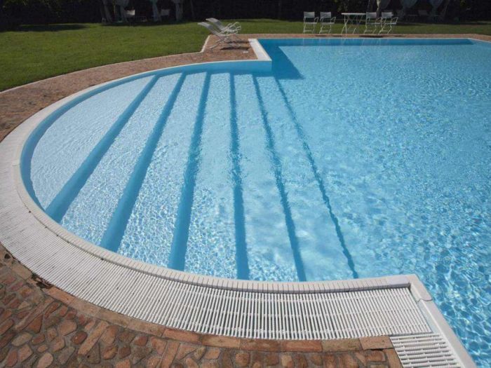 Archisio - Poolstech srl - Progetto Scale per piscine vendita e montaggi
