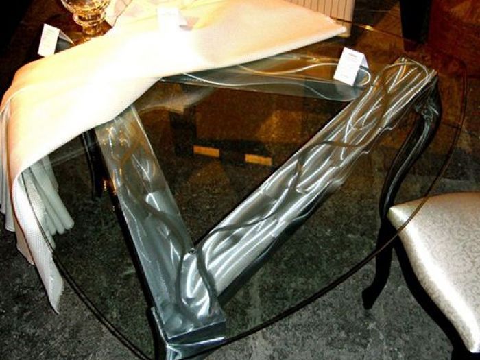 Archisio - Simone Ciuffini - Progetto Progettazione e creazione di un tavolo in acciaio e cristallo