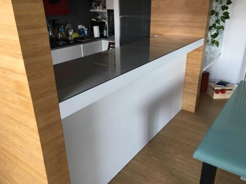 Archisio - Onlywood - Progetto Snack table in rovere con vetro tavolo a goccia realizzato in listellare con tranciato di rovere