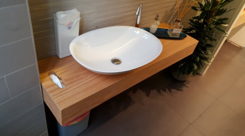 Archisio - Arte Del Legno 86 Snc - Progetto Top bagno in massello di rovere con foro distribuzione kleneex