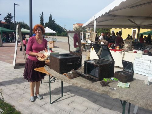 Archisio - Lavoro di Graziella Caria - Graziella cariaNativa di guspini cittadina ai piedi del massiccio del monte linas confina con arbus gonnosfanadiga pabillonis san gavino monreale da sempre si occupa di arredamenti dalle