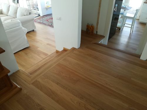 Archisio - Showroom di Daniela Curreli - Mi occupo di pavimenti in legno dal 1995 collaboro con aziende leader nel settore di cui sono consulente commerciale per tutta la sardegna Oltre al parquet vendo anche laminati spc decking in leg