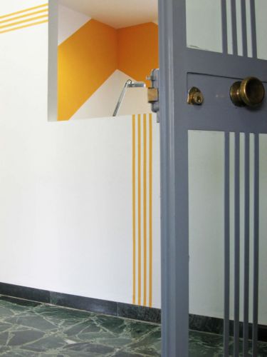 Archisio - Uau - Unarchitettura Unica - Progetto Decorazione con motivo lineare su porta e muro