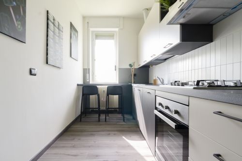 Archisio - Gilardi Interiors On Staging - Progetto Una cucina lunga e stretta con tanto carattere