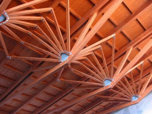Archisio - Progetto di Giorgio Gislimberti - Lo studio si propone come risorsa per correlare gli aspetti architettonici e le esigenze strutturali dellutilizzo del legno in edilizia a partire dai primi anni duemila ha seguito numerosi progetti